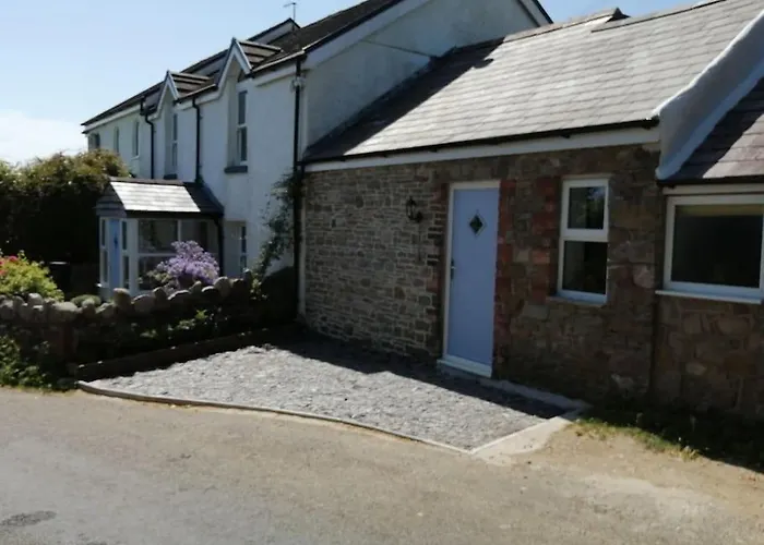 Converted Rural Stone Cottage, Swansea